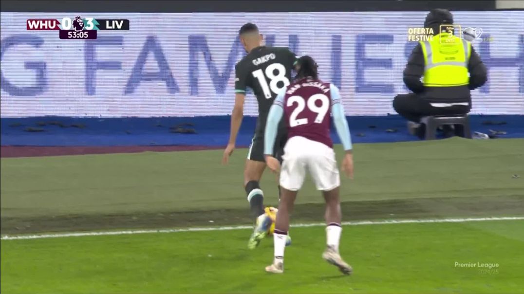 ⁣West Ham 0 - [4] Liverpool - Trent Alexander-Arnold 54'