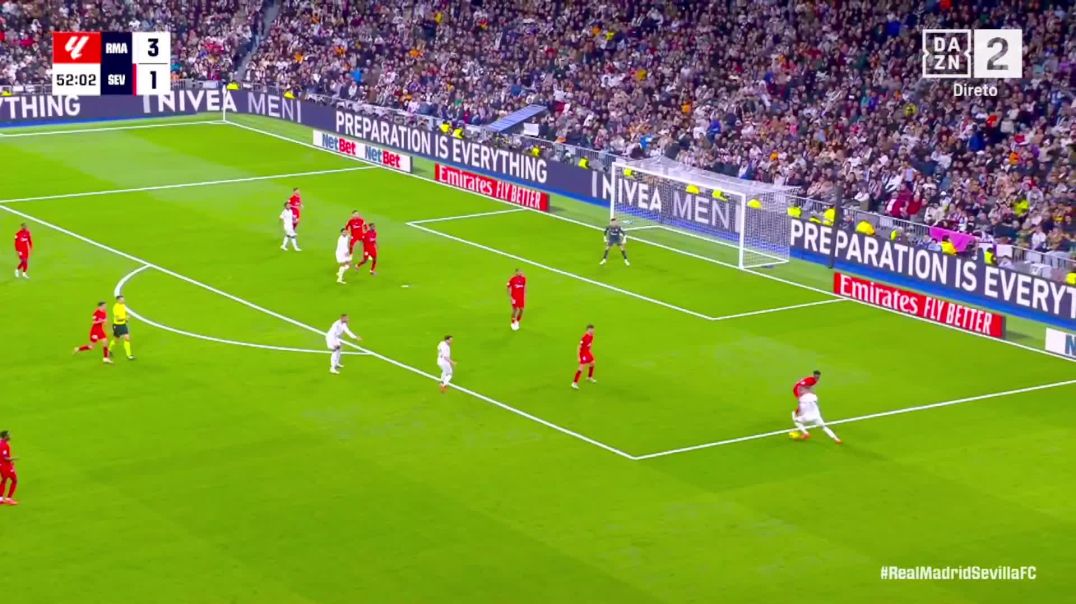 ⁣Real Madrid [4] - 1 Sevilla - Brahim Díaz 53'