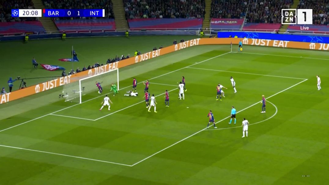 ⁣Barcelona 0 - [2] Inter - Denzel Dumfries 21'