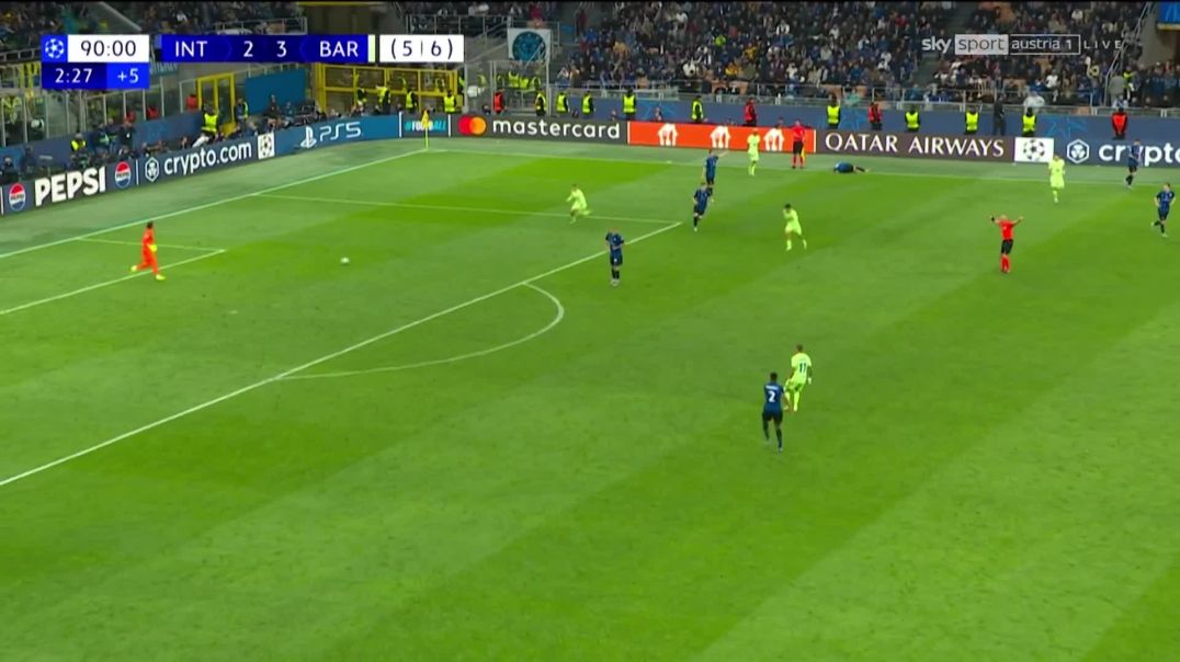 ⁣Inter [3] - 3 Barcelona - Francesco Acerbi 90+3'