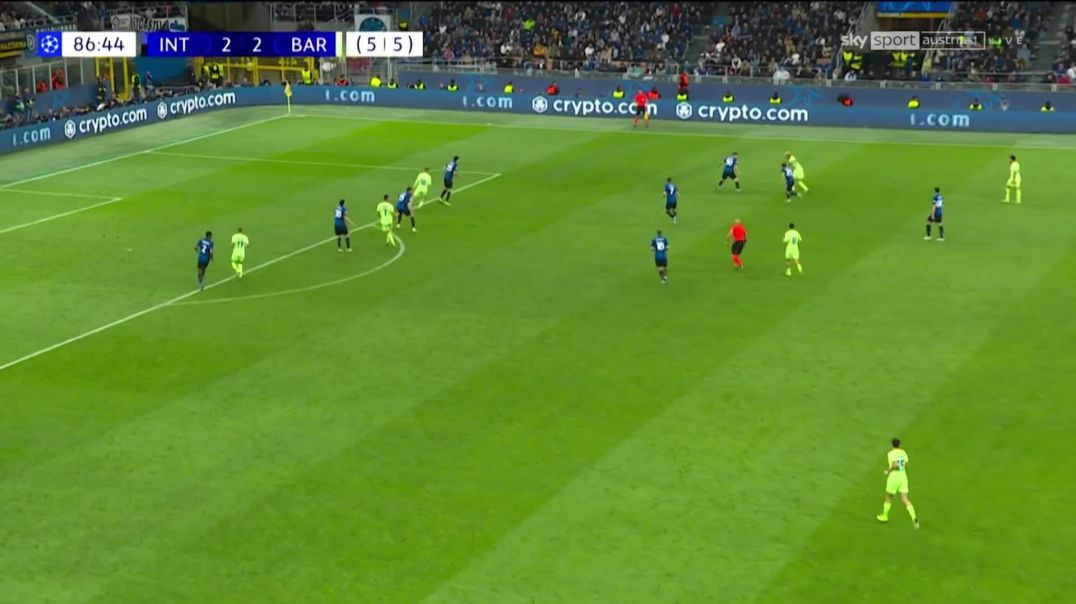 ⁣Inter 2 - [3] Barcelona - Raphinha 88'
