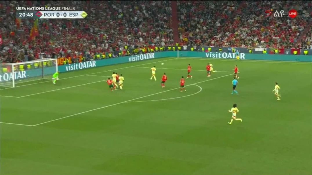⁣Portugal 0 - [1] Spain - Martin Zubimendi 21'